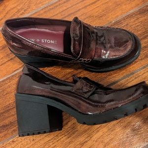 Sun + Stone, red wine croc heeled loafers, size 7